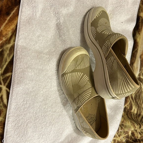 DANSCO - Calling all Nurses☺️. EU sz41. Fits like a Us Sz 9.5. - Picture 9 of 13